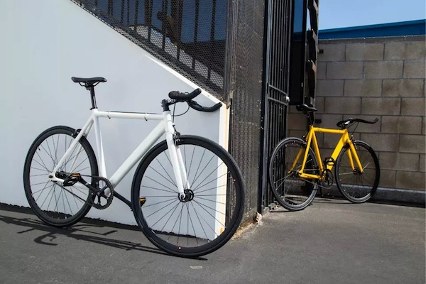 Commuter Bikes perfektionieren entspannte Carbonrahmen